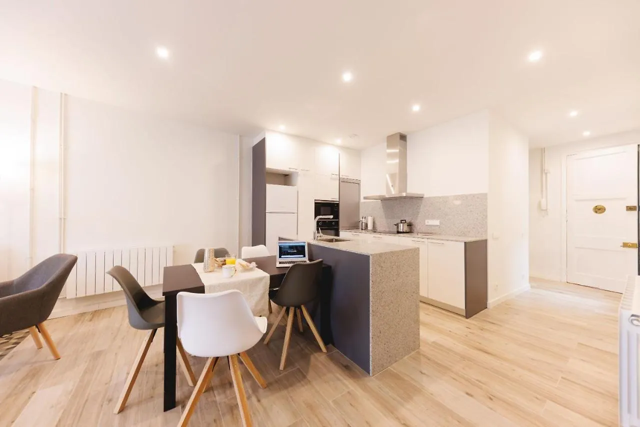 Bravissimo Ciutadans, Comfortable 3-Bedroom Apartment Girona Spain