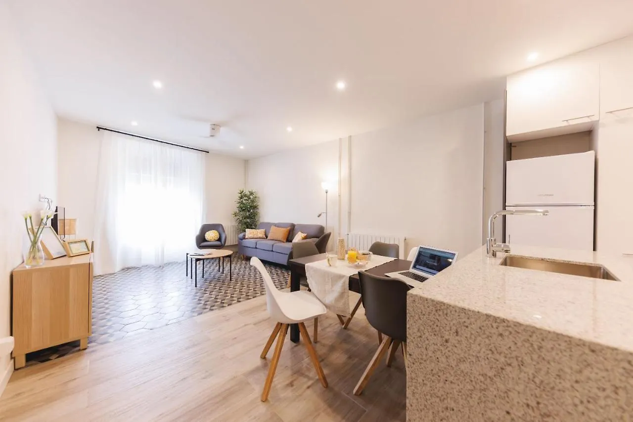 Bravissimo Ciutadans, Comfortable 3-Bedroom Apartment Girona 0*,
