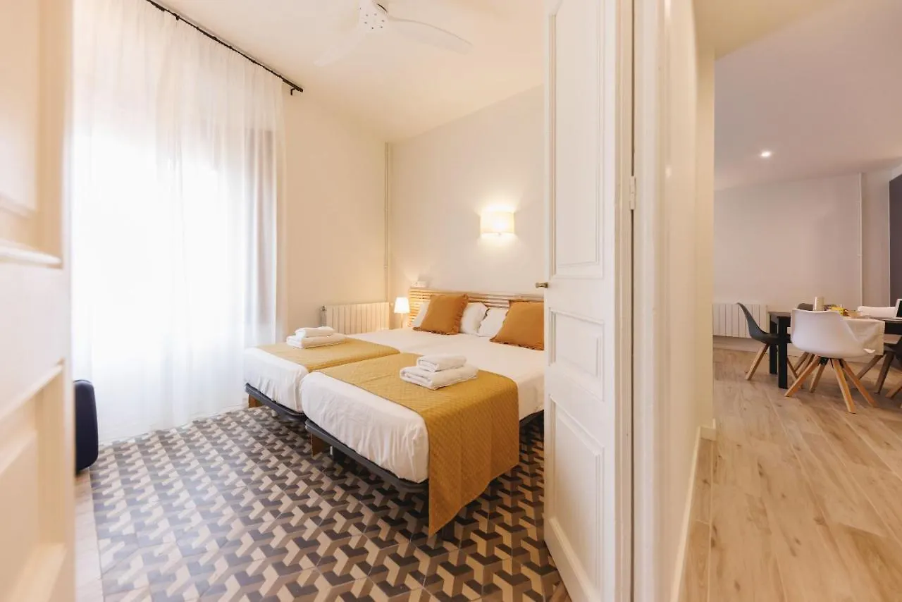 Bravissimo Ciutadans, Comfortable 3-Bedroom Apartment Girona 0*,  Spain
