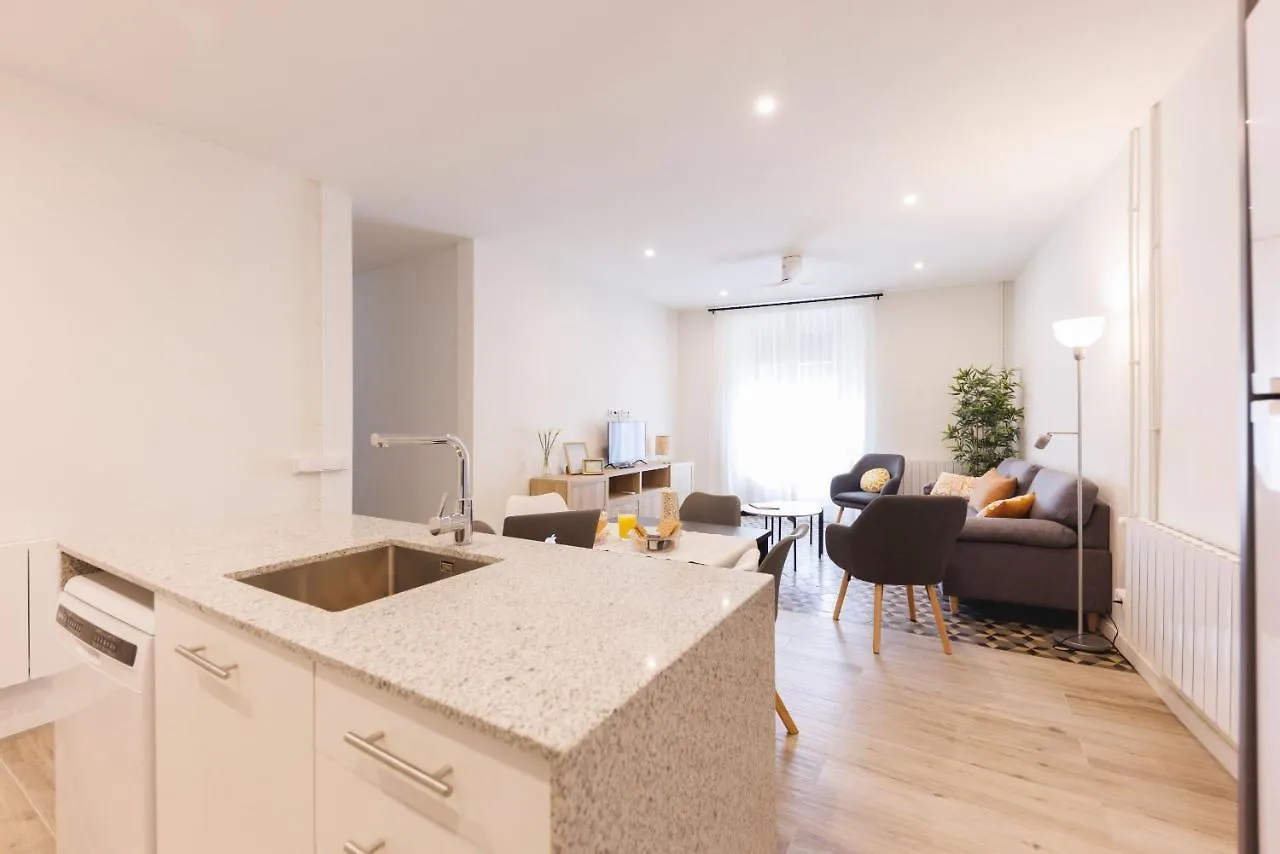 Bravissimo Ciutadans, Comfortable 3-Bedroom Apartment Girona Spain
