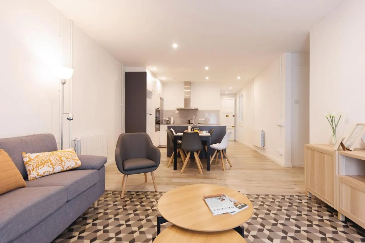 Bravissimo Ciutadans, Comfortable 3-Bedroom Apartment Girona 0*,  Spain