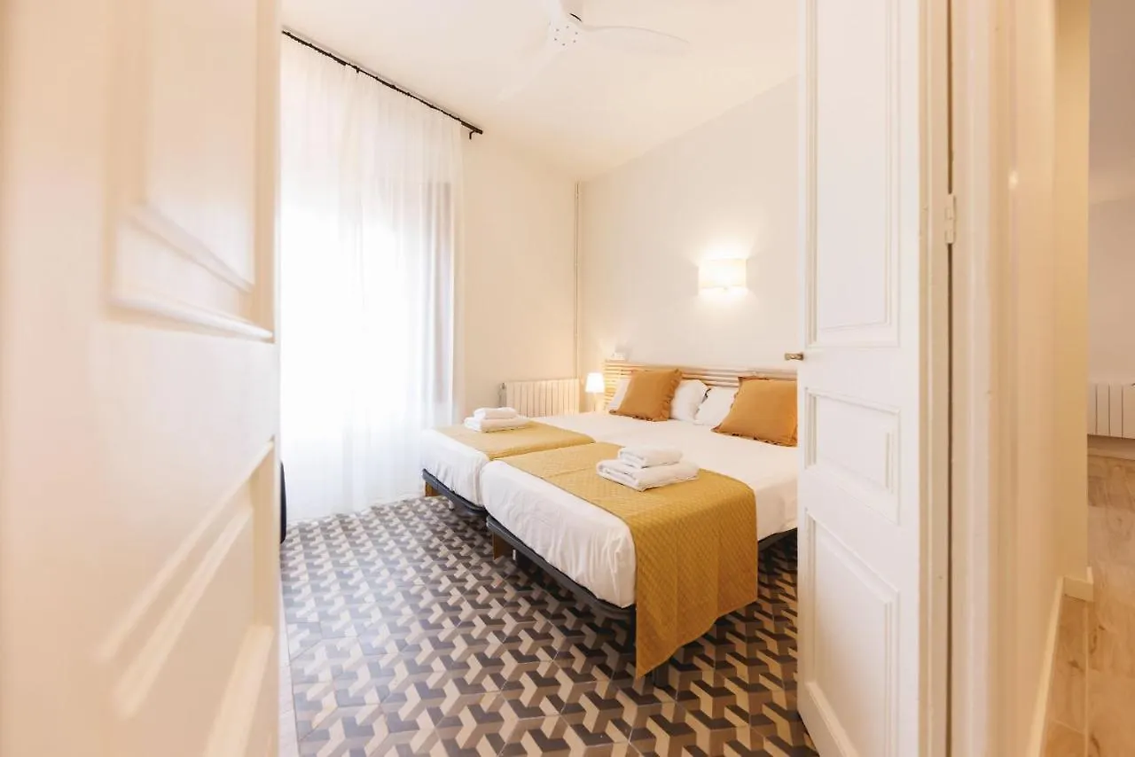 Bravissimo Ciutadans, Comfortable 3-Bedroom Apartment Girona 0*,