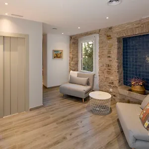 Historico En El Barri Vell Apartment